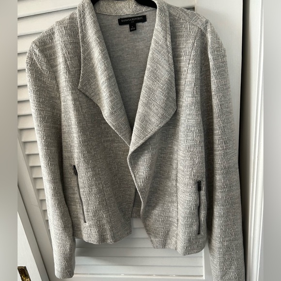 Beautiful Gray and White Blazer from Banana Republic size Large - Picture 4 of 9